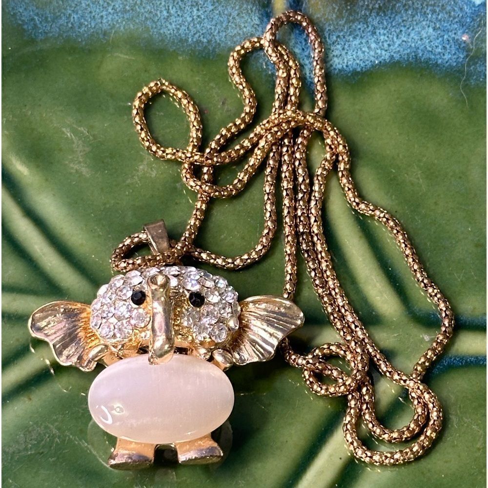 Vintage Elephant Moonglow Jelly Belly Rhinestone Pendant Necklace